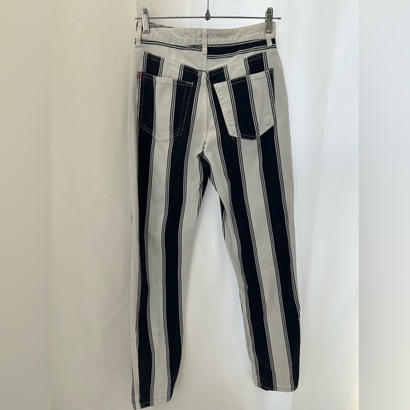 BDG HIGH WAISTED STRAIGHT MOM JEANS - Picture 3 of 5